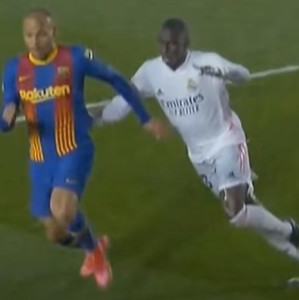 科曼赛后坚称点球没判到底是不是耍赖？