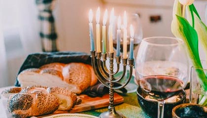 嘴部遭队友误伤缝八针！莱昂纳德意外离场吓坏乔治